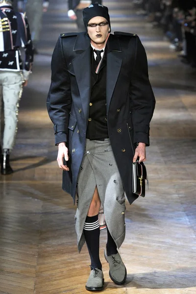 Look 18